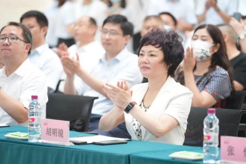 “电动宜宾 翼享生活” 凯翼炫界Pro EV第一批500台出租车集中交付仪式圆满举行
